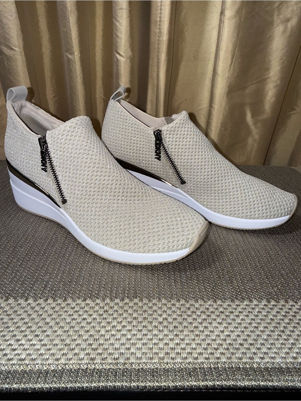 DKNY Wedge Tennis Shoes Size 10 - Picture 3 of 10